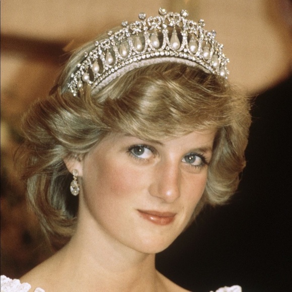 Princess Diana Teardrop Pearl & Crystal Tiara main image 16